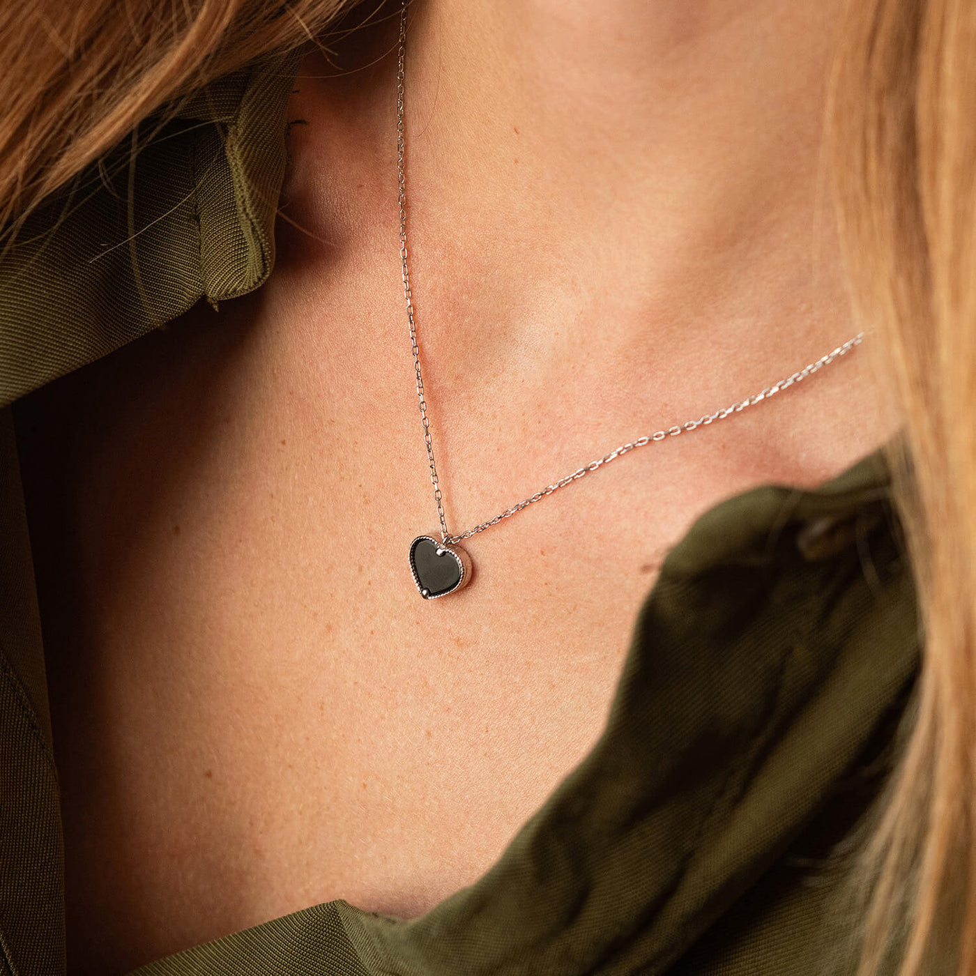 Silver necklace with a heart (onyx)