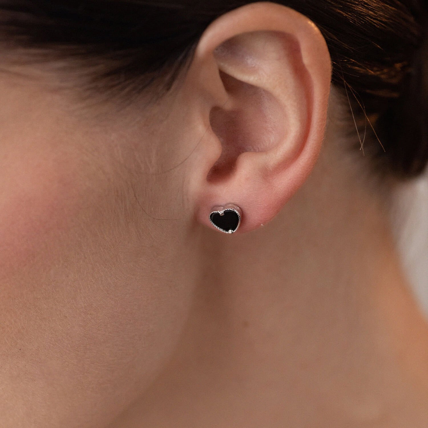 Silver stud earrings Hearts with onyx