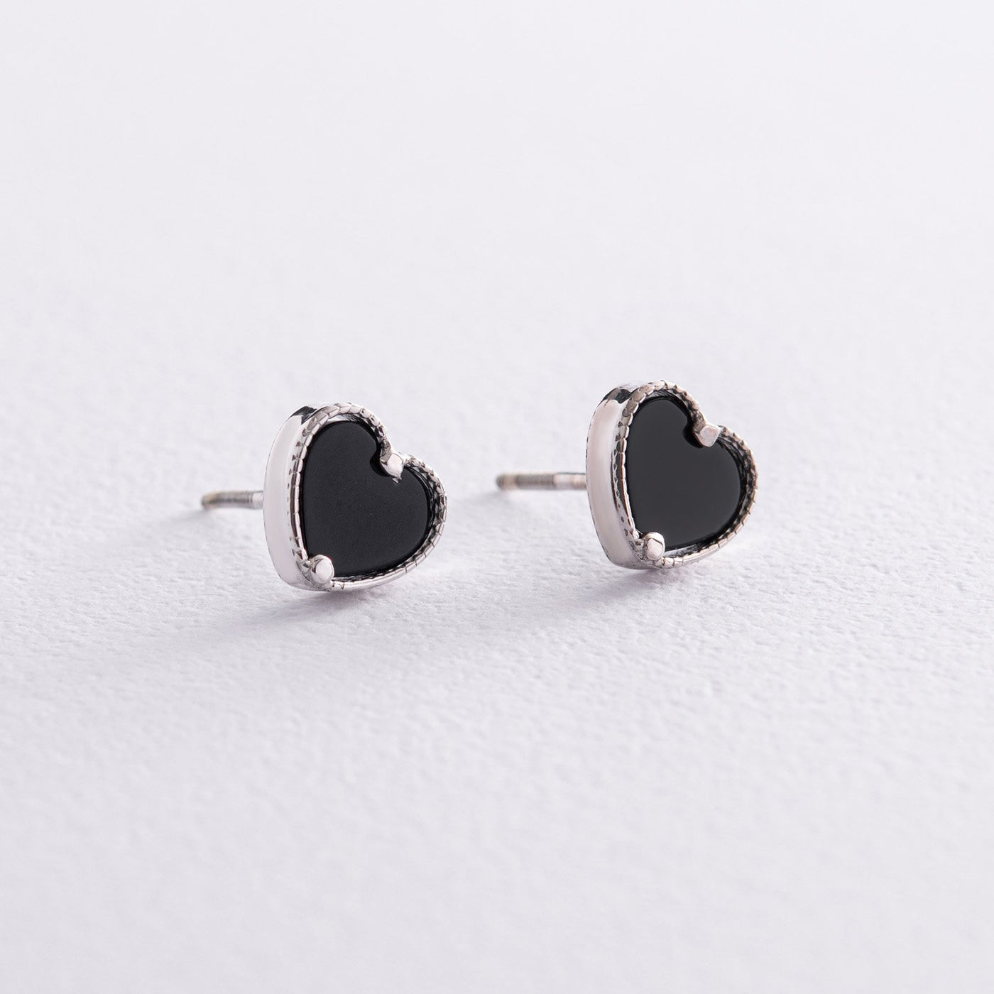 Silver stud earrings Hearts with onyx