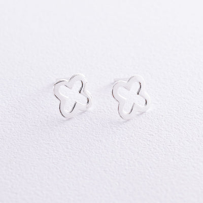 Silver clover stud earring