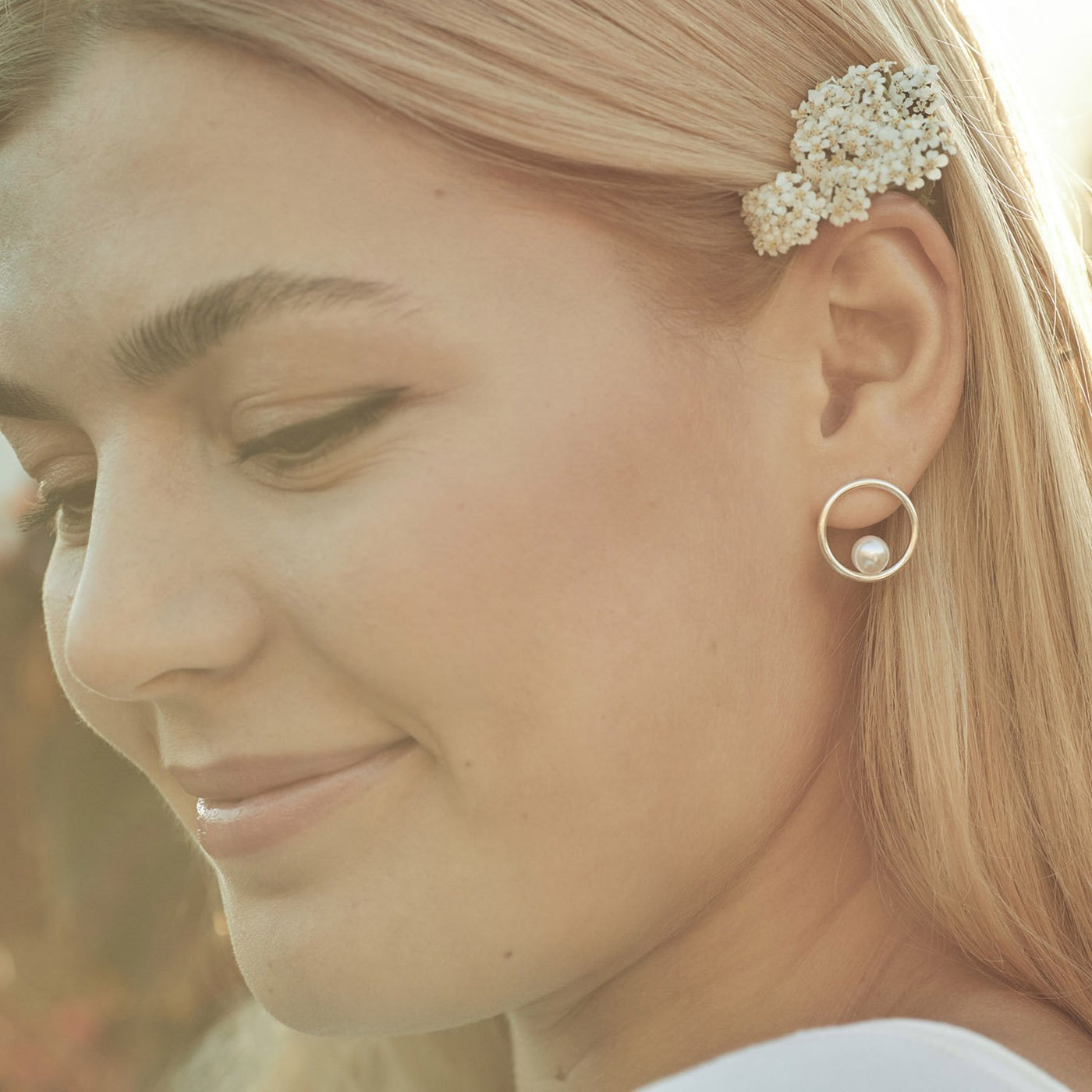 Silver circle stud earrings with pearls