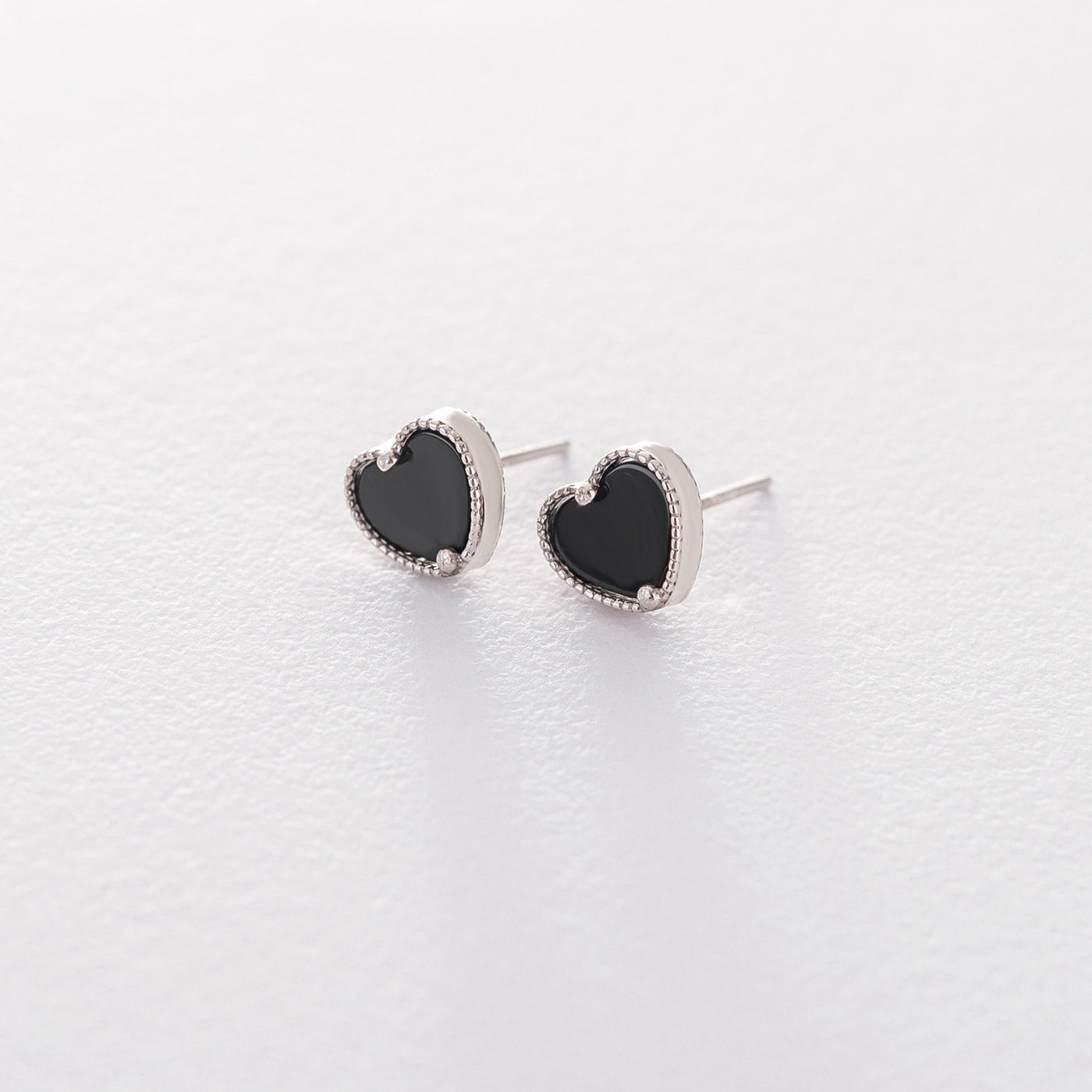 Silver stud earrings Hearts with onyx