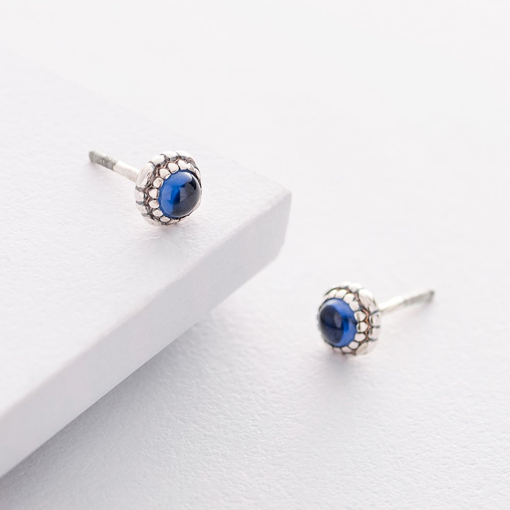 Silver stud earrings with nano sapphire