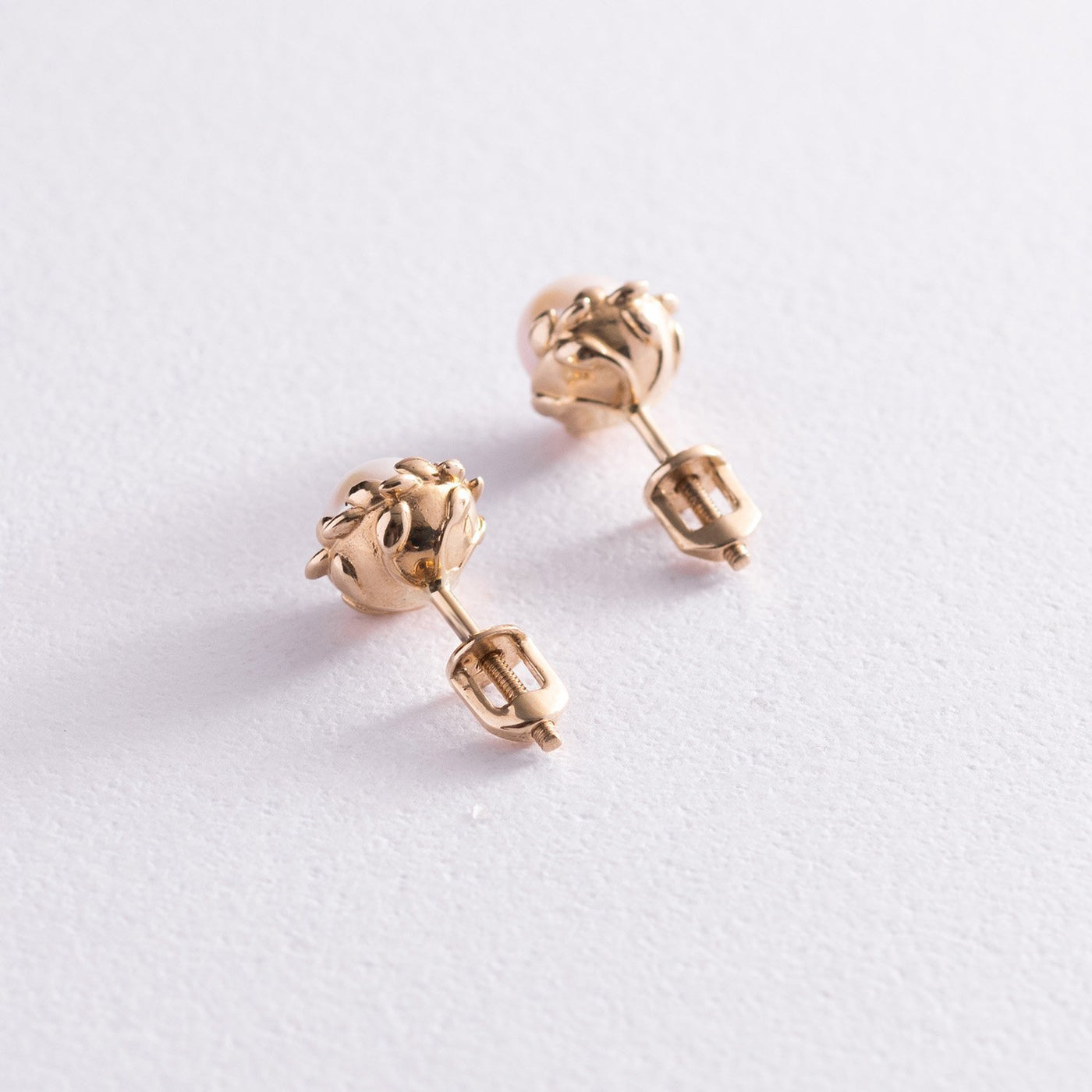 Gold stud earrings with pearls