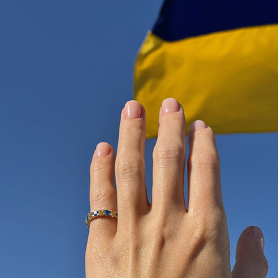 Ring with a path of blue and yellow cubic zirconia