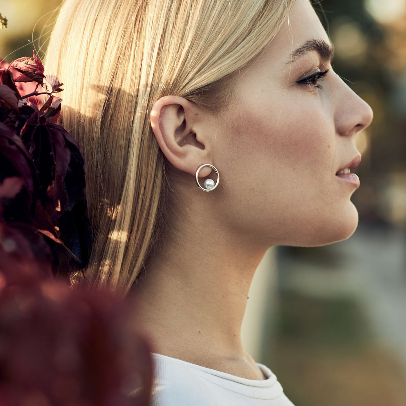 Silver circle stud earrings with pearls