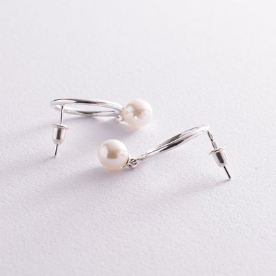 Silver circle stud earrings with pearls