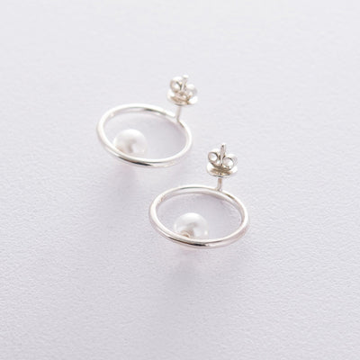 Silver circle stud earrings with pearls