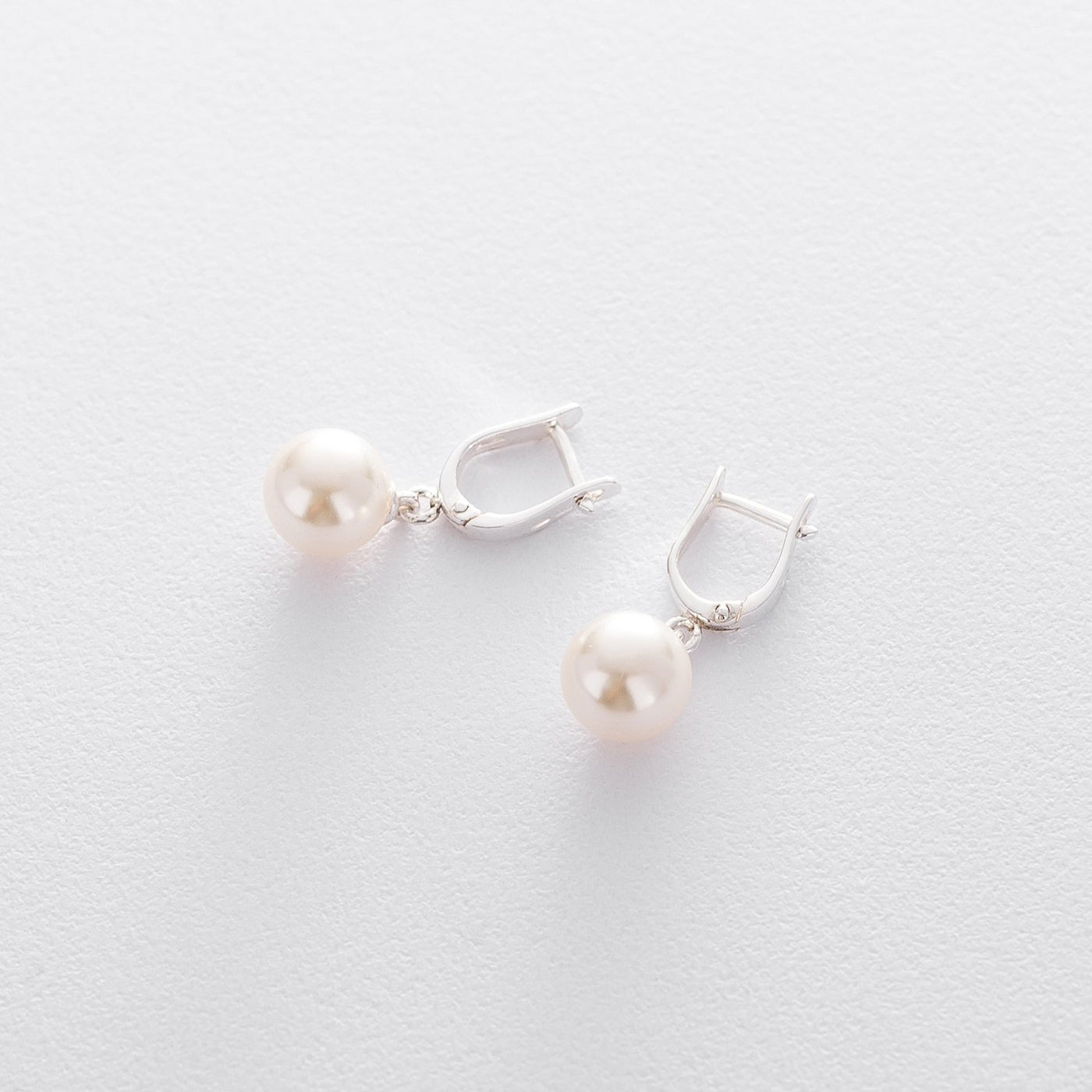 Silver earrings with imitation pearls