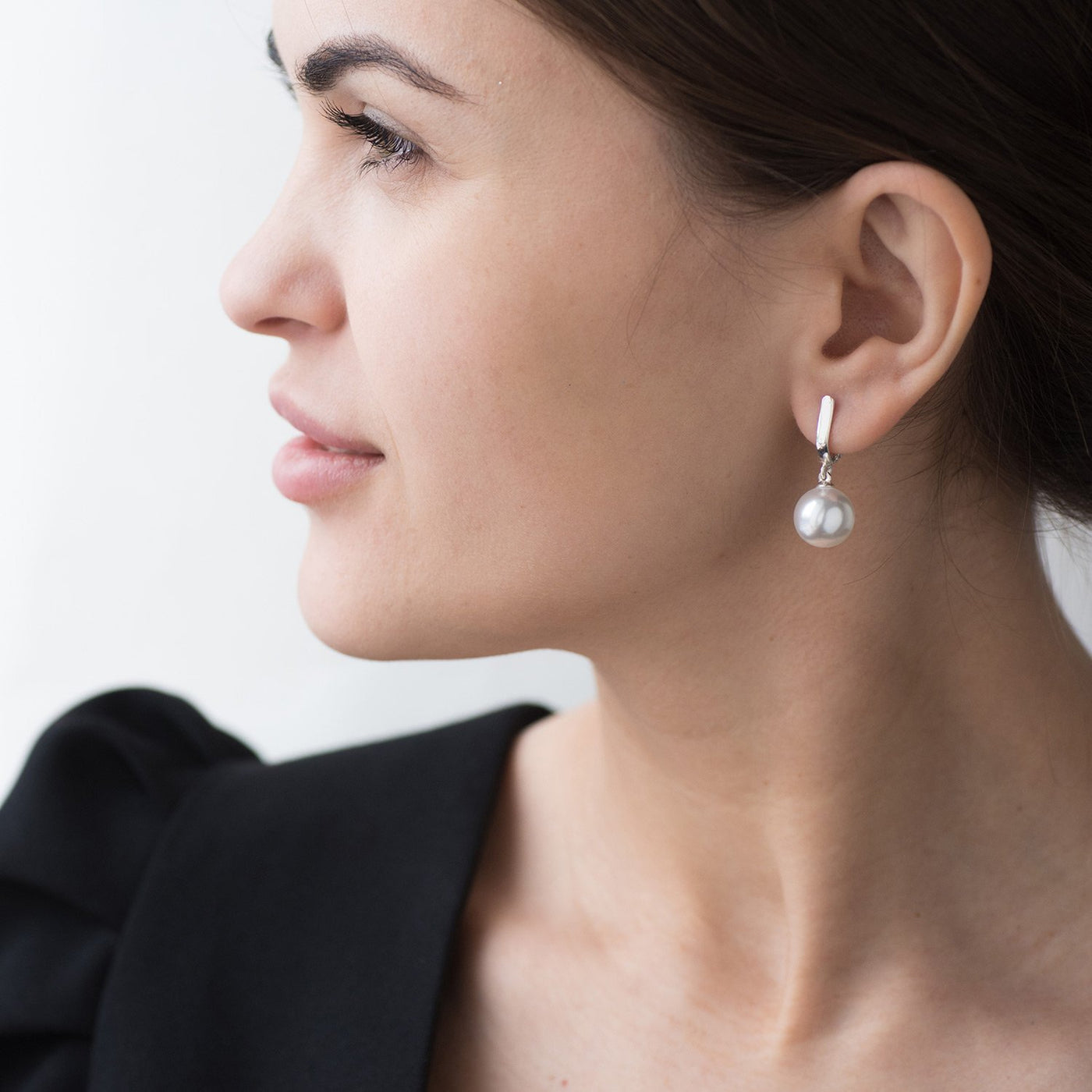 Silver earrings with imitation pearls