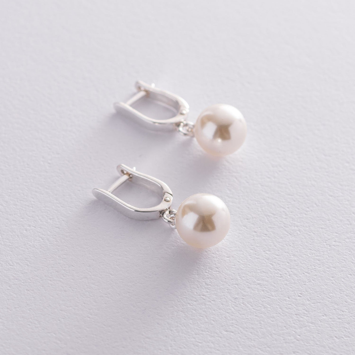 Silver earrings with imitation pearls