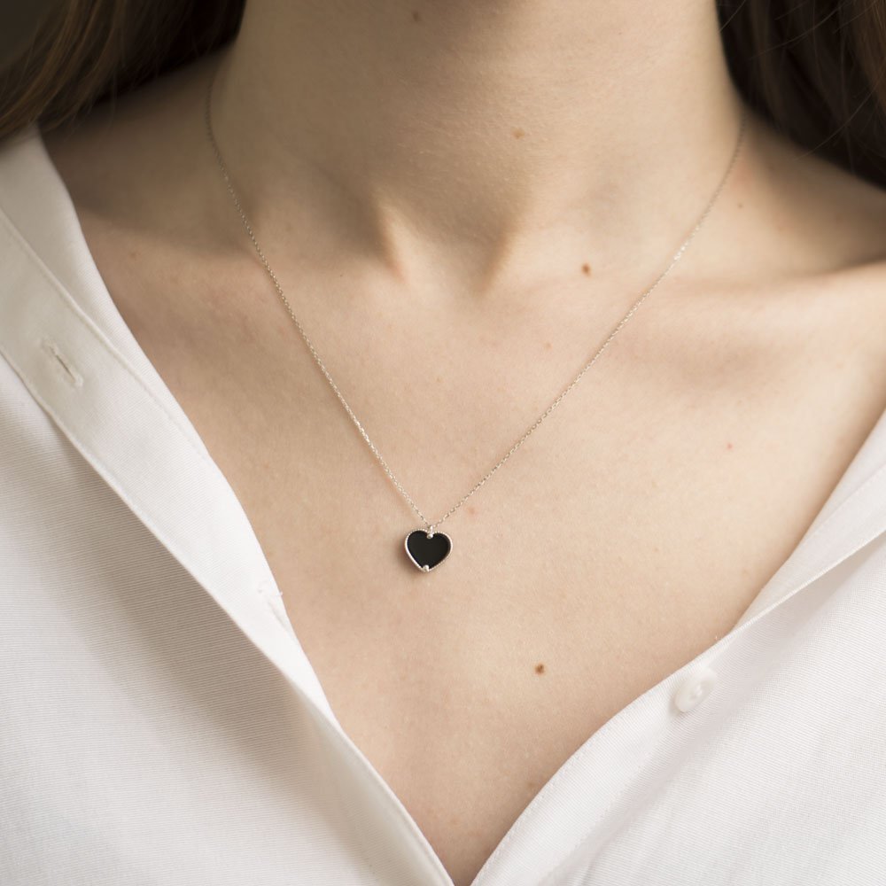 Silver necklace with a heart (onyx)