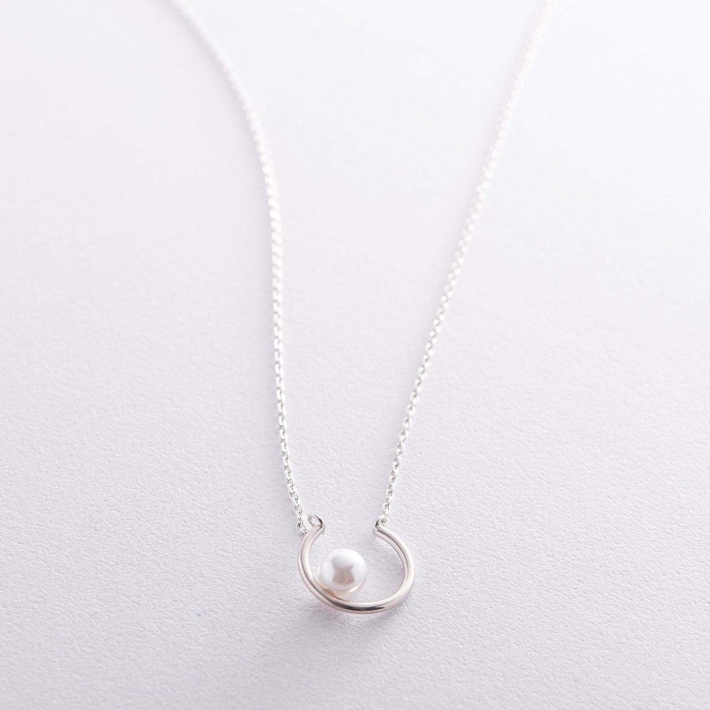 Silver necklace with pearl