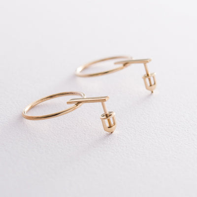 Gold stud earrings Confidence