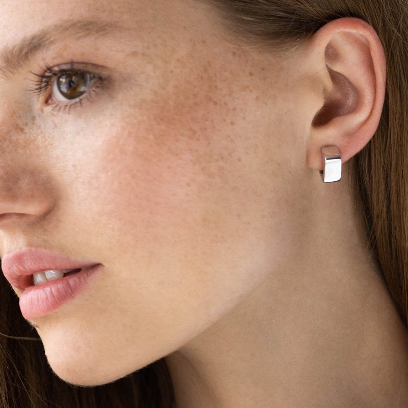 White Gold Earrings Risk