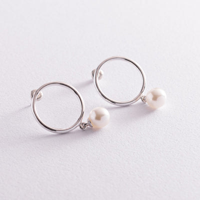 Silver circle stud earrings with pearls