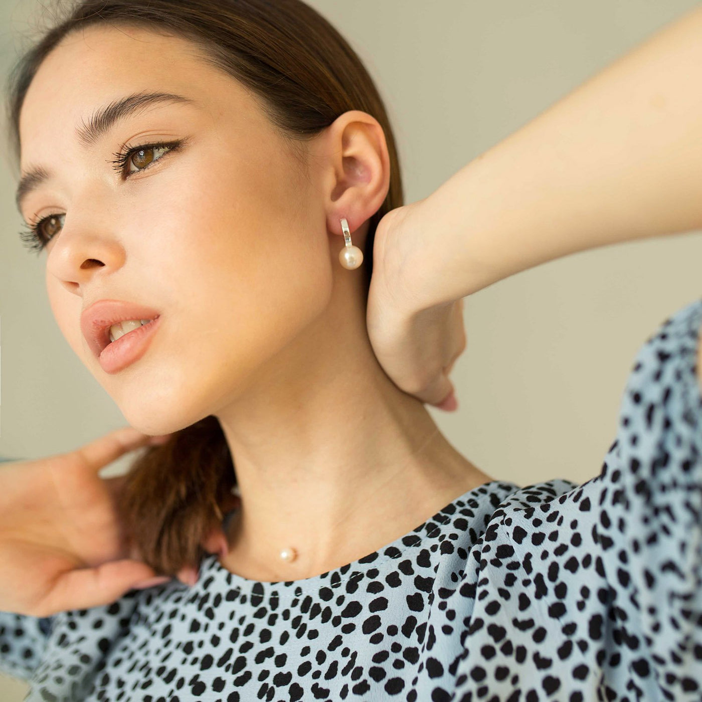 Silver earrings with imitation pearls