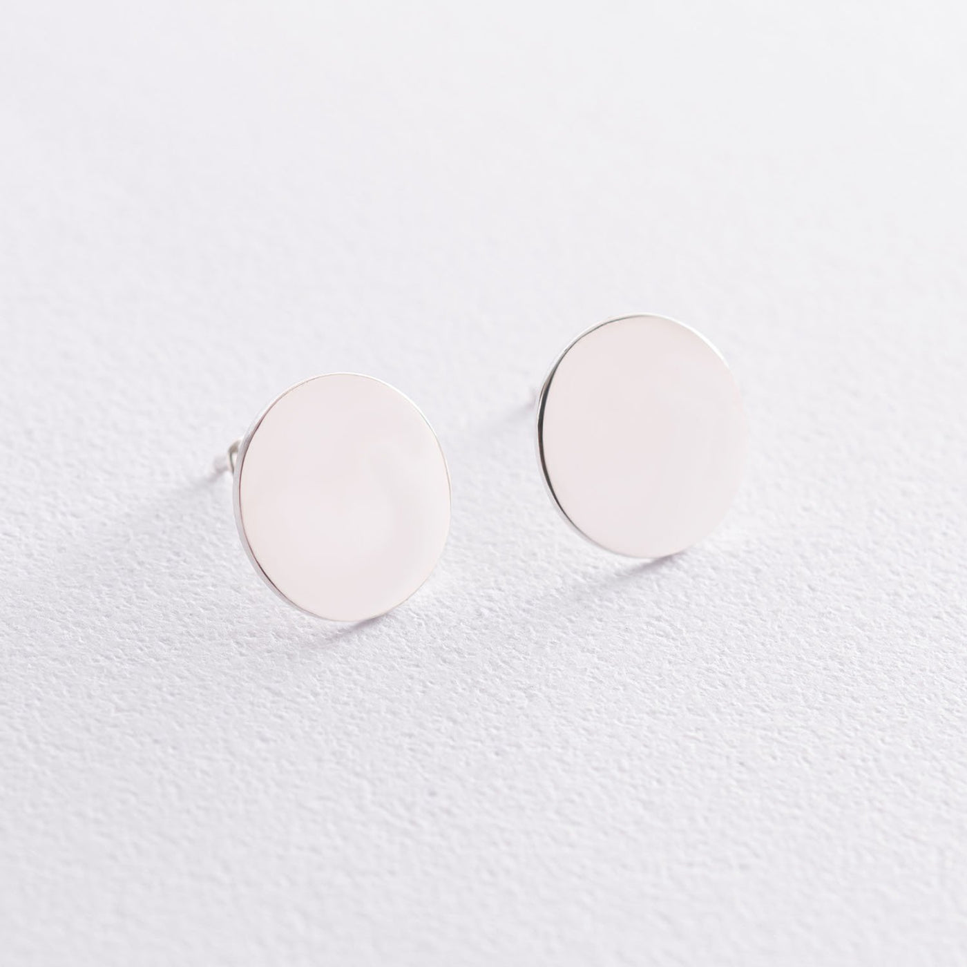 Silver stud shiny earrings Circle