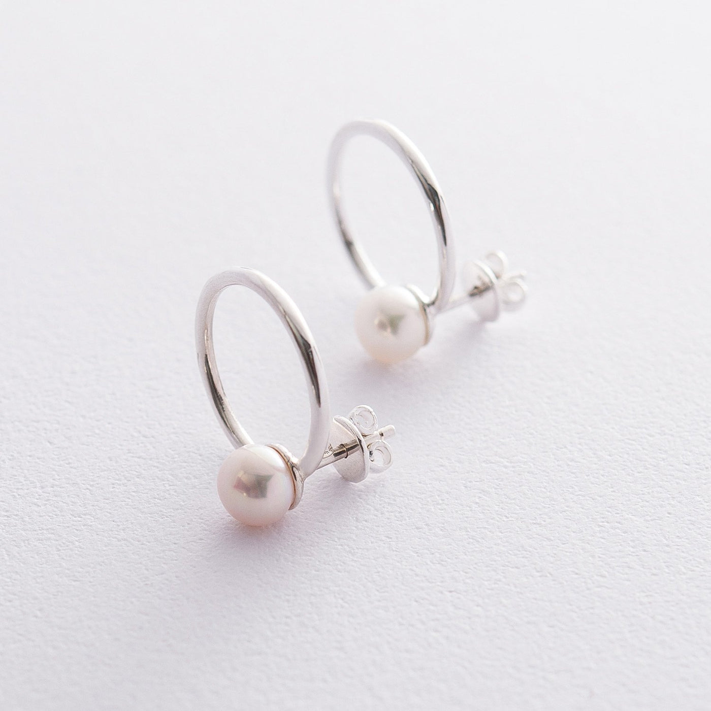 Silver stud circle earrings with pearls