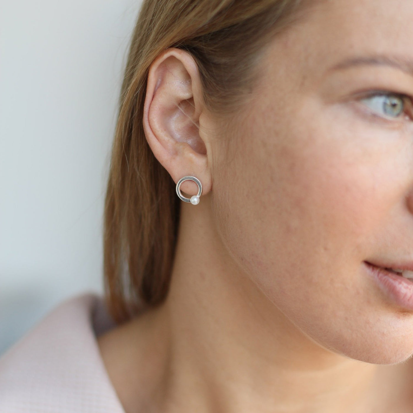 Silver stud circle earrings with pearls