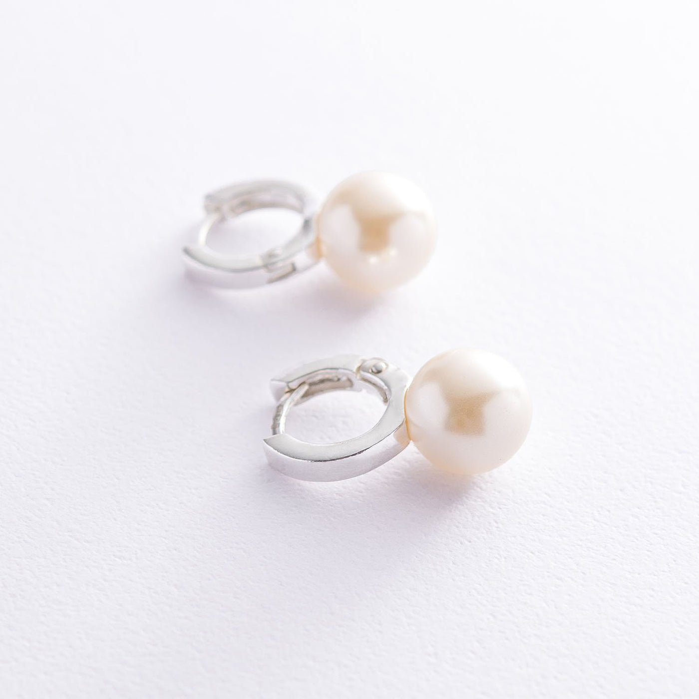 Silver earrings with imitation pearls