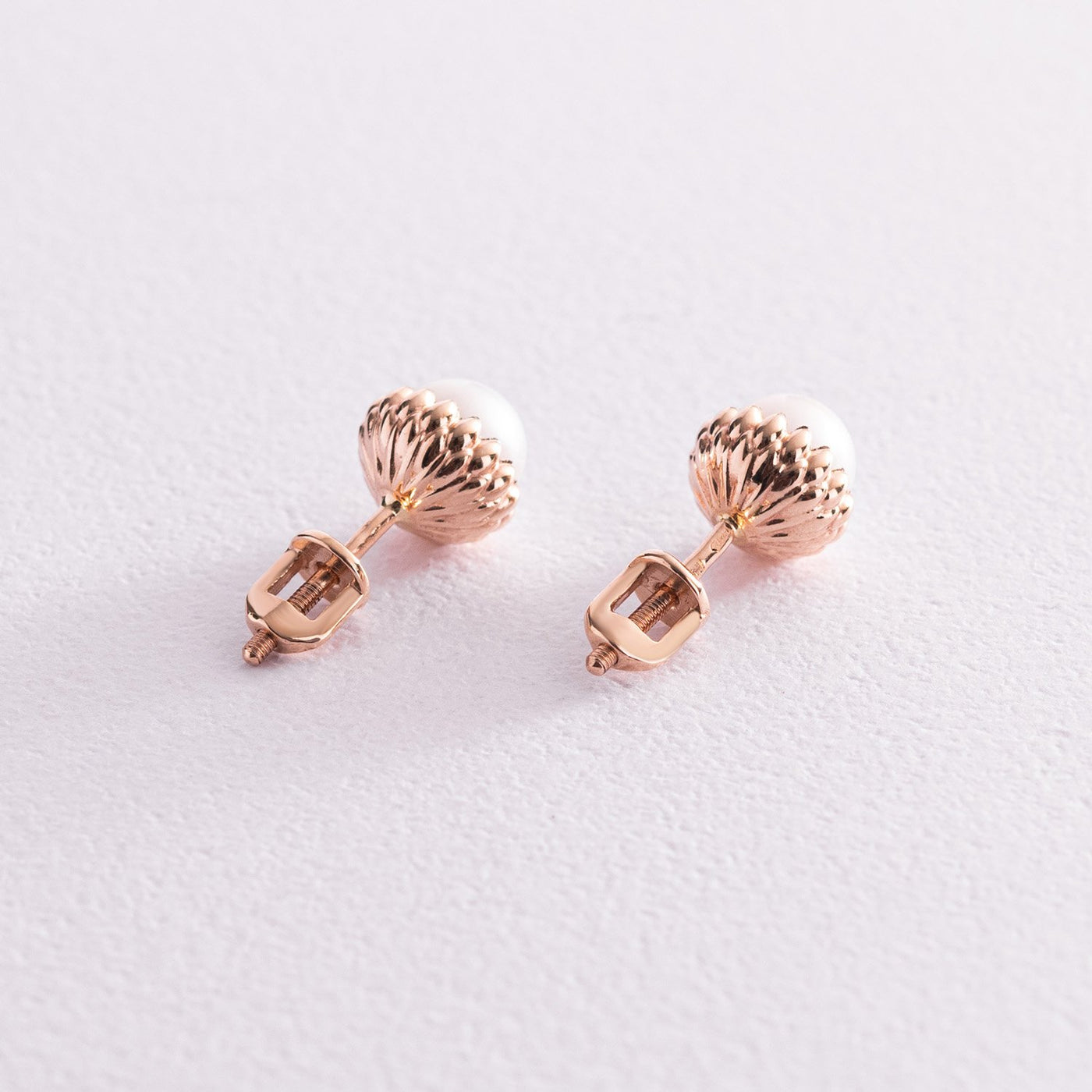 Gold stud earrings with pearls