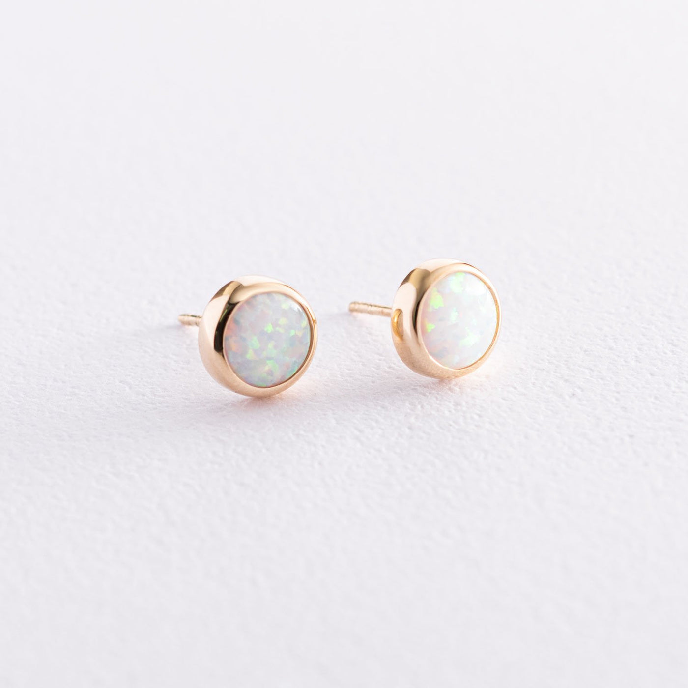 Gold Stud Earring Shining (synthetic opal) 9 mm