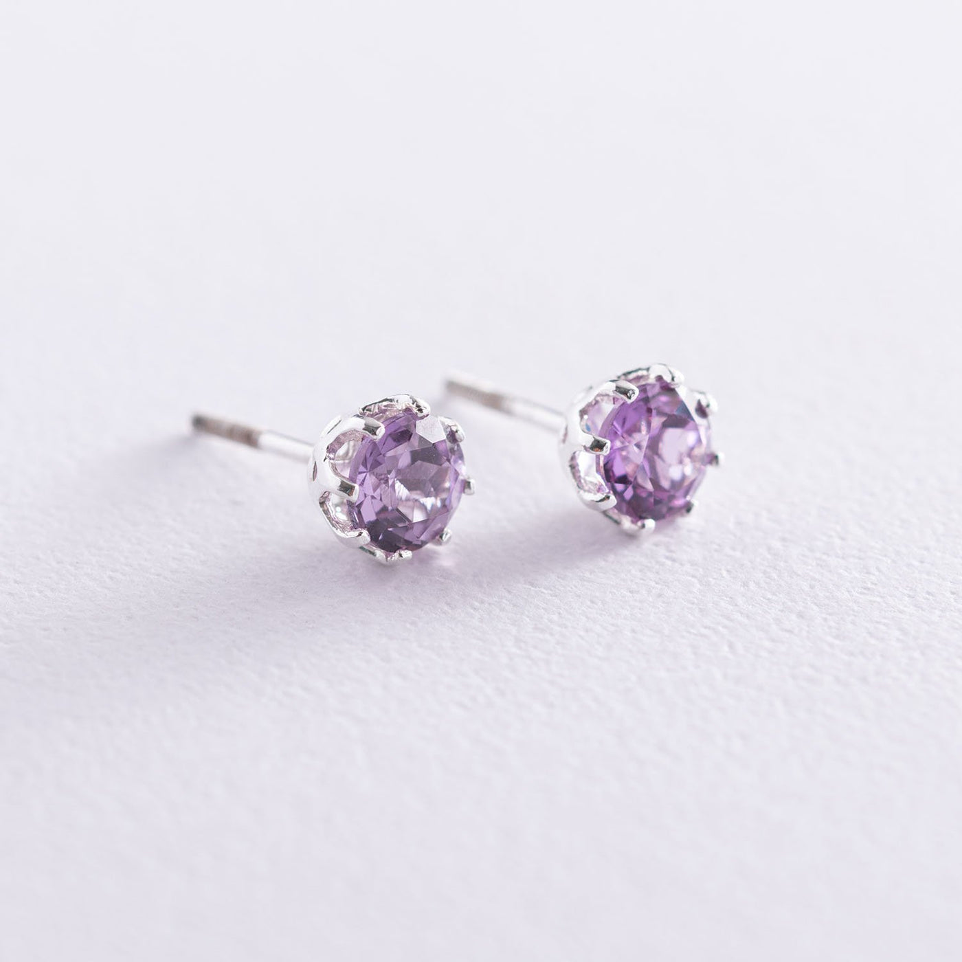 Silver stud earrings (synthetic alexandrite)