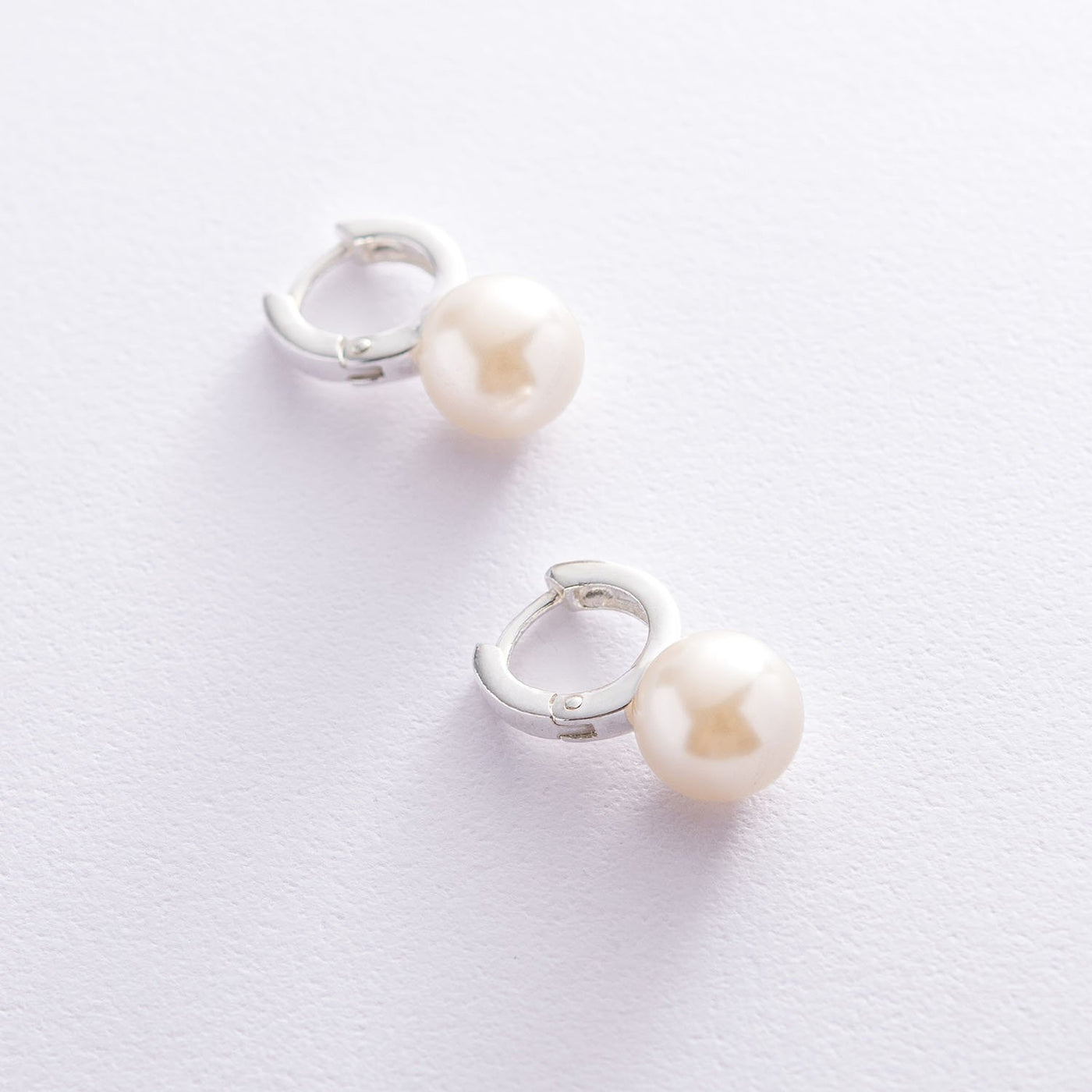 Silver earrings with imitation pearls