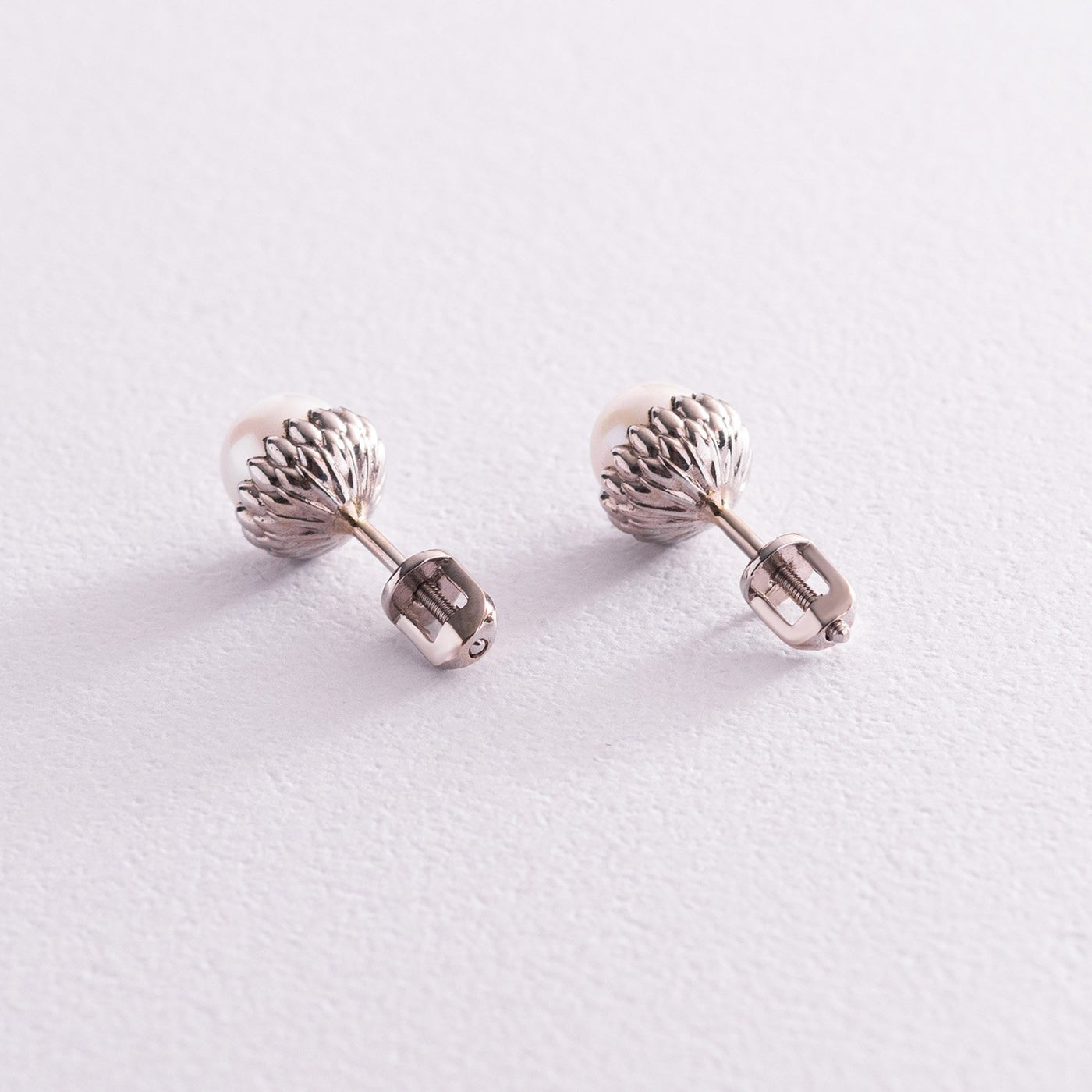 Gold stud earrings with pearls