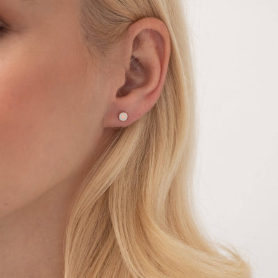 Gold stud earrings Hilary with white enamel