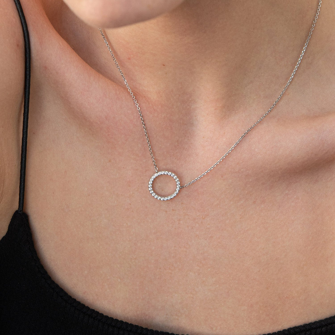 Silver circle necklace with cubic zirconia