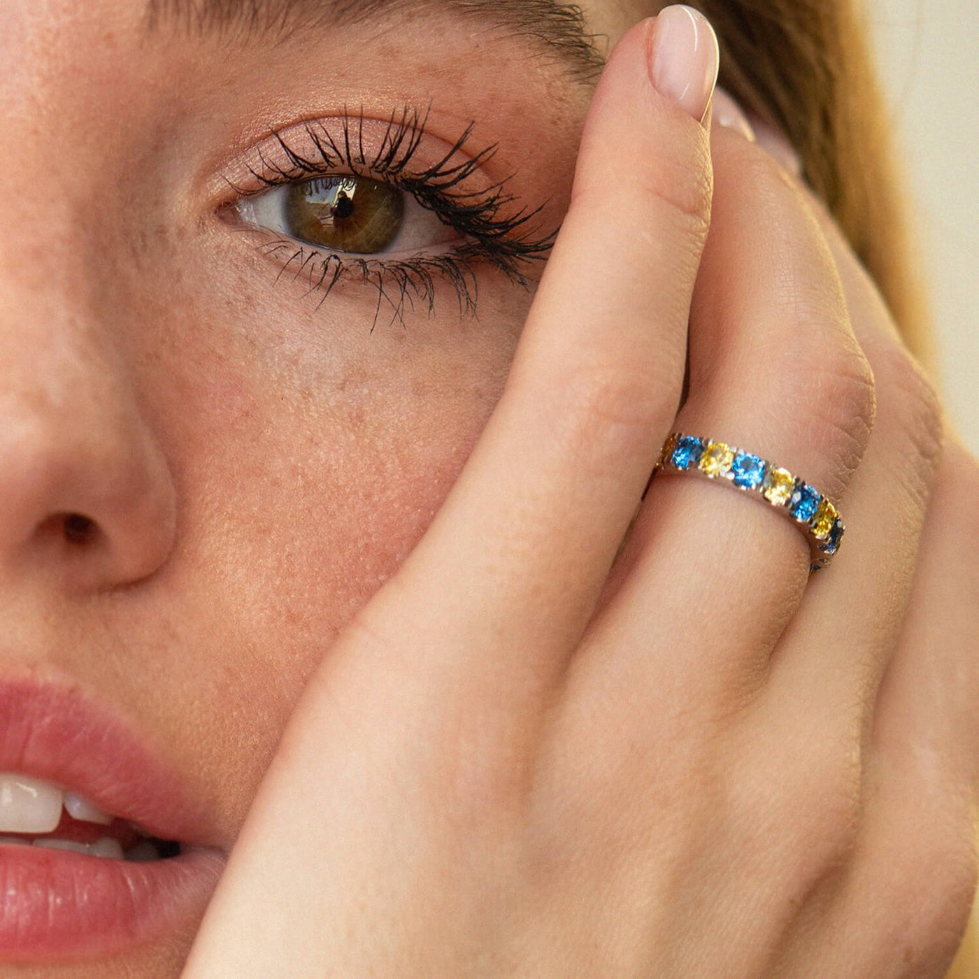 Ring with a path of blue and yellow cubic zirconia