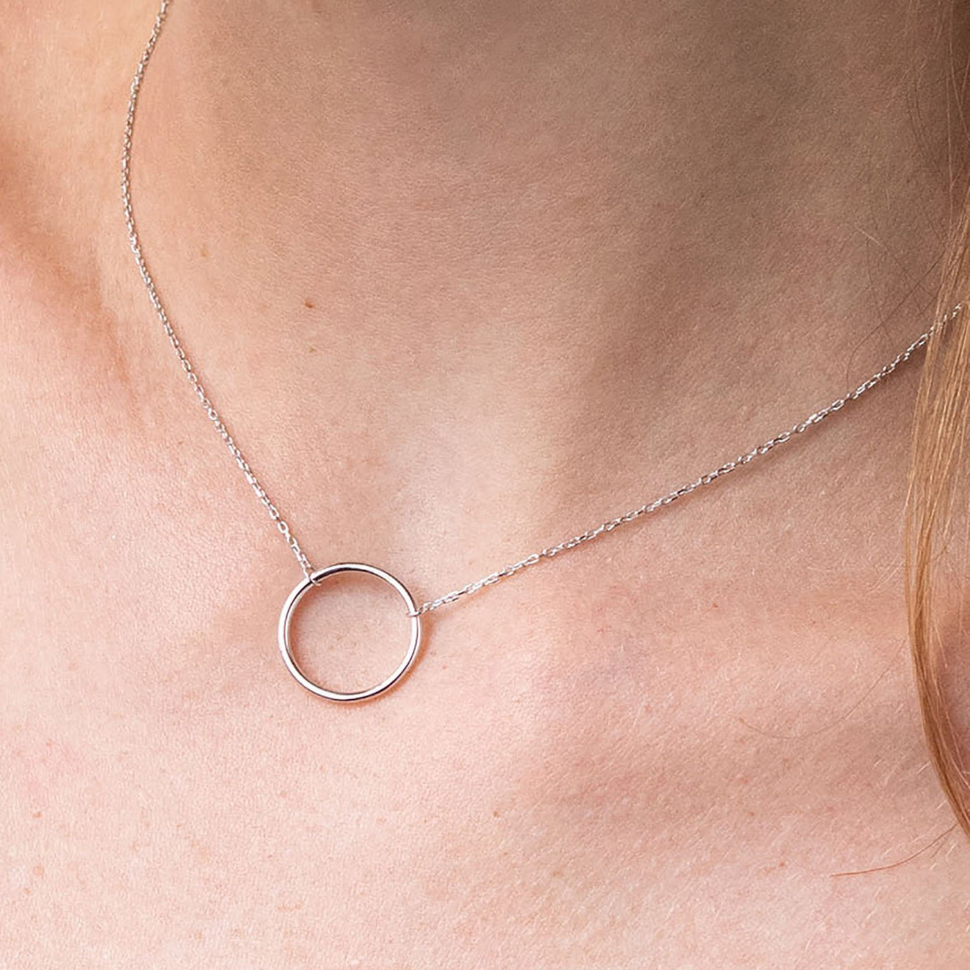 White gold circle necklace