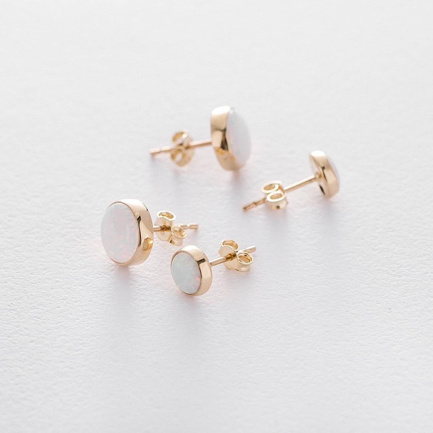 Gold Stud Earring Shining (synthetic opal) 9 mm